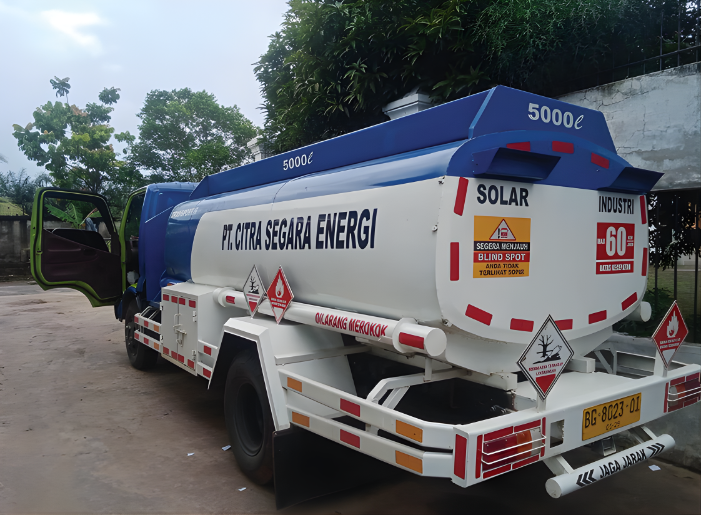 Industrial Fuel Trucks - Land Transport Fleet